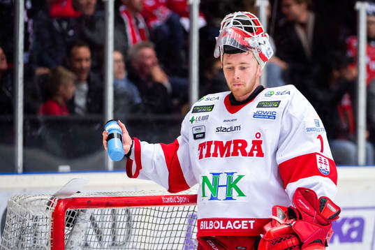 Timrås målvakt Victor Brattström deppar