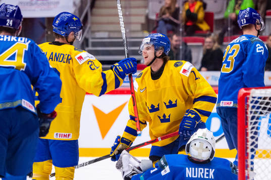 Nils Höglander and Samuel Fagemo of Sweden celebrate the