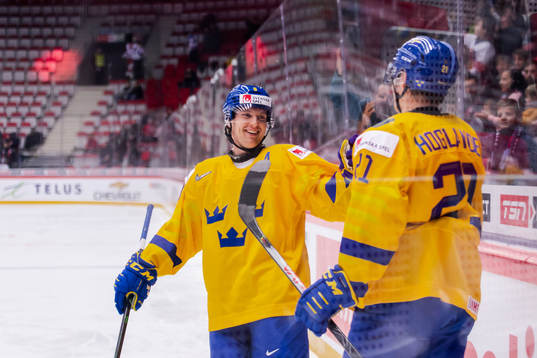 Nils Höglander celebrate with Rasmus Sandin of Sweden