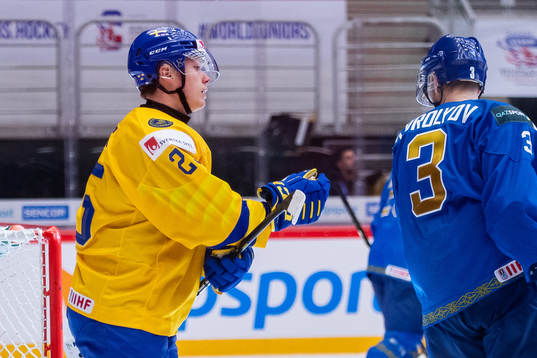 Linus Öberg of Sweden celebrates the 0-3 goal