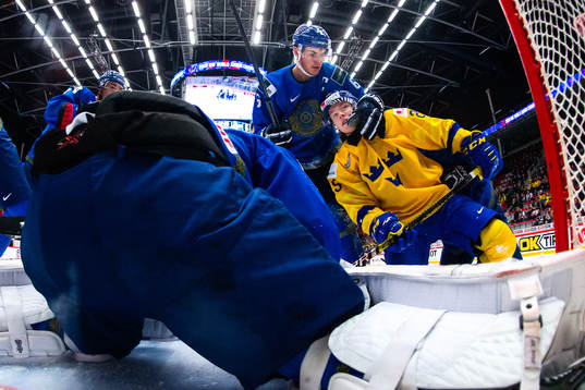 Tamirlan Gaitamirov of Kazakhstan and Linus Öberg of Sweden
