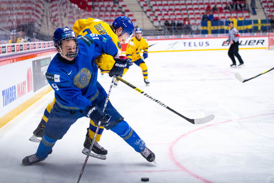 Jonatan Berggren of Swedenagainst Stanislav Alexandrov of