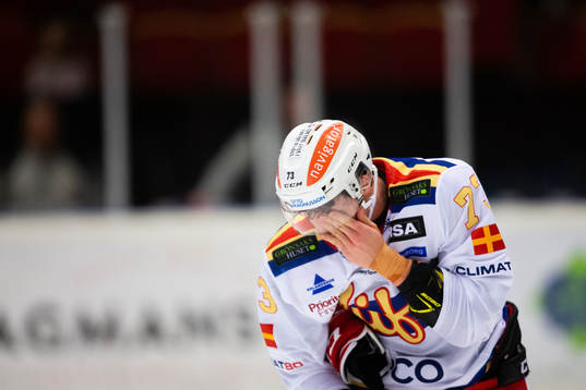 Malmö Redhawks Adam Ollas Mattsson har ont