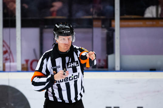 Domare Daniel Winge godkänner Malmös 1-2 mål
