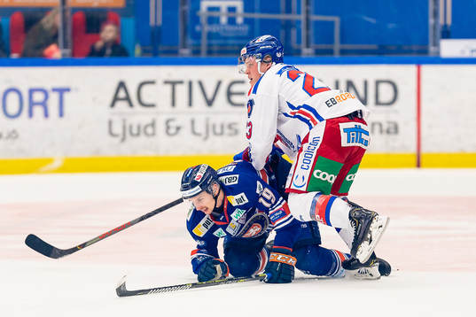 Växjös Casey Bailey faller