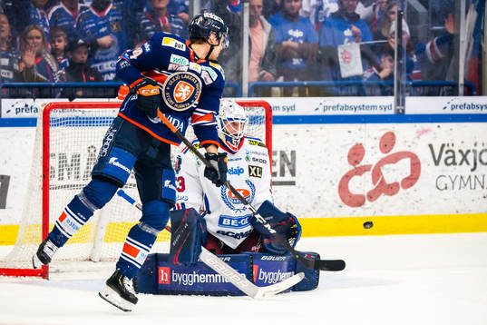 Växjös Emil Pettersson och Oskarshamns målvakt Fredrik