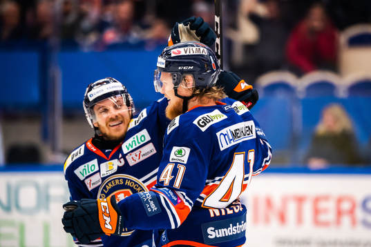 Växjös Ludvig Nilsson och Erik Josefsson jublar