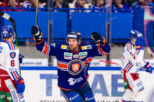 Växjös Tim Erixon jublar