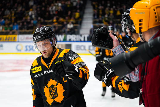 Skellefteås Oscar Möller jublar