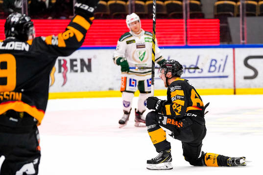 Skellefteås Jonathan Pudas jublar