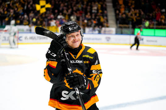 Skellefteås Tuomas Kiiskinen  jublar