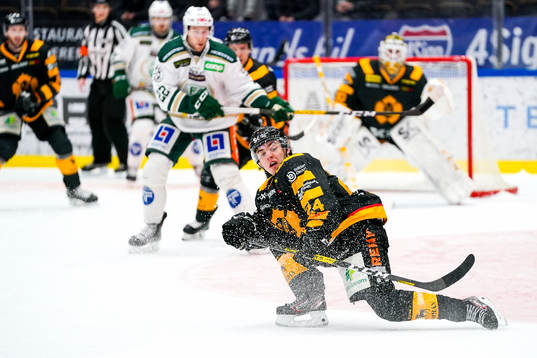 Skellefteås Andreas Wingerli täcker skott