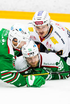 Djurgårdens Marcus Högström mot Rögles Ted Brithén och