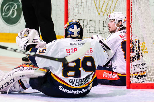 Djurgårdens målvakt Niklas Svedberg och Gustav Possler