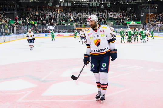 Djurgårdens Dick Axelsson deppar när han lämnar isen