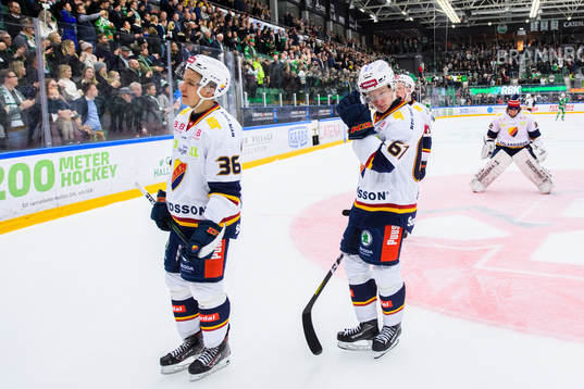 Djurgårdens Rasmus Kahilainenoch Adam Falk deppar när dom