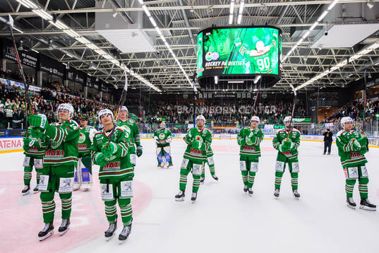 Rögles spelare jublar