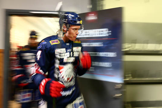 Linköpings Samuel Lofquist före ishockeymatchen i SHL