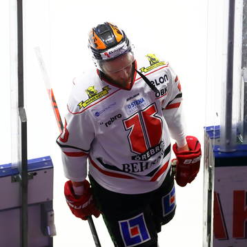 Örebros Marcus Weinstock får utvisning och matchstraff