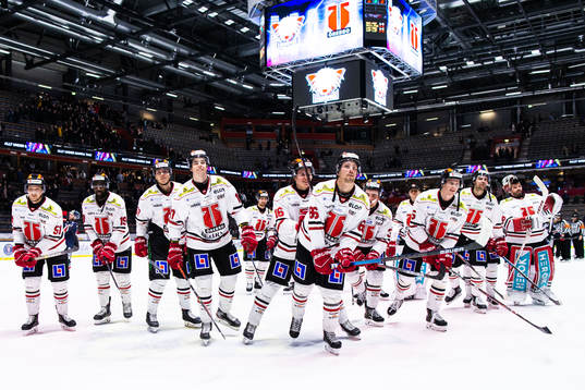 Örebros spelare jublar