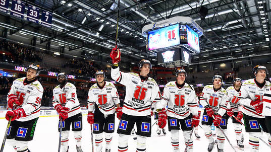 Örebros spelare jublar