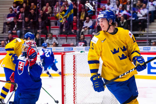Oskar Bäck of Sweden celebrate the 0-4 goal