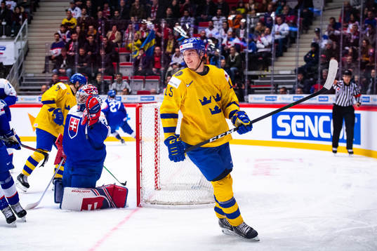 Oskar Bäck of Sweden celebrate the 0-4 goal