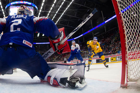 Bläddra bland fler bilder av 2020 IIHF World Junior Championship, day 6, Sweden - Slovakia