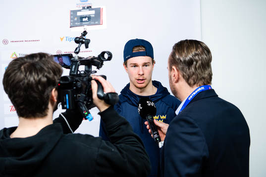 Goalkeeper Hugo Alnefelt of team Sweden