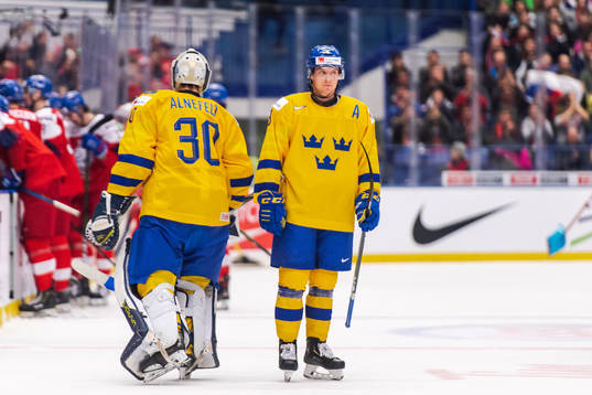 Goalkeeper Hugo Alnefelt and Rasmus Sandin of Sweden