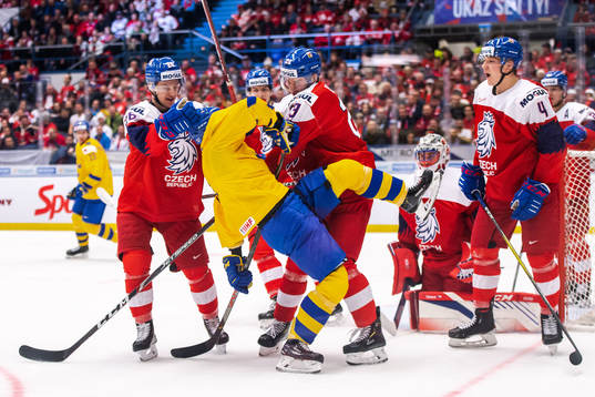 Players of Czech Republic in a fight with Nils Höglander