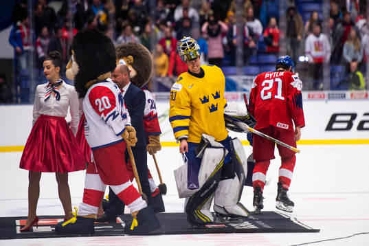 Goalkeeper Hugo Alnefelt of Sweden celebrates