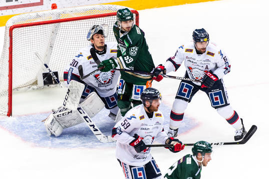 Linköpings målvakt Jacob Johansson och Jonas Holös mot