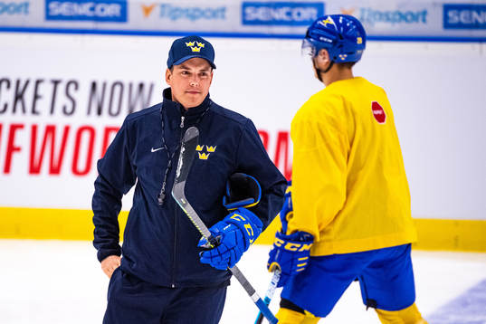 Tomas Montén, Head coach of Sweden at a practice session