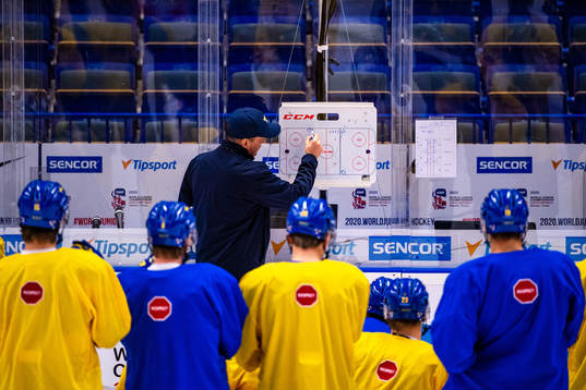 Tomas Montén, Head coach of Sweden at a practice session