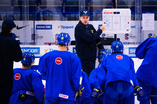 Tomas Montén, Head coach of Sweden at a practice session