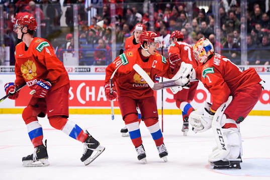 Grigori Denisenko celebrate with goalkeeper Amir Miftakhov