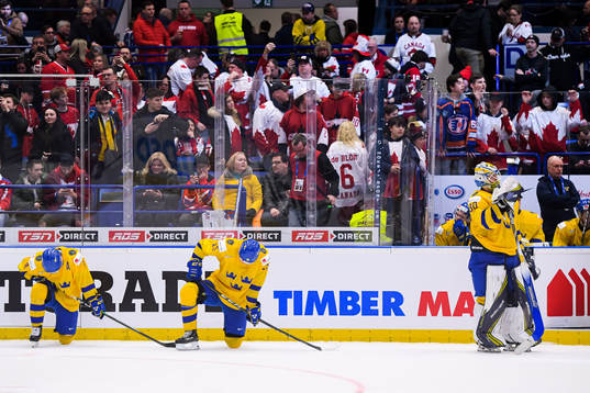 Players of Sweden look dejected