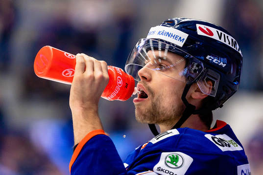 Växjös Emil Pettersson dricker