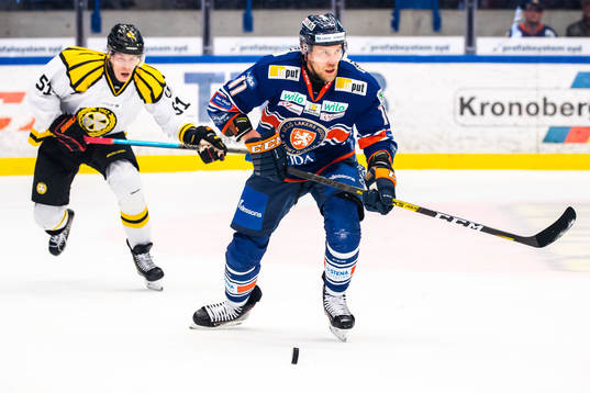 Brynäs Tomi Sallinen och Växjös Ilari Melart