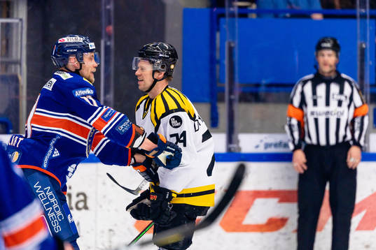 Gruff mellan Växjös Ilari Melart  och Växjös Nicklas