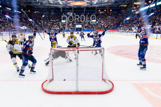 Växjös spelare jublar