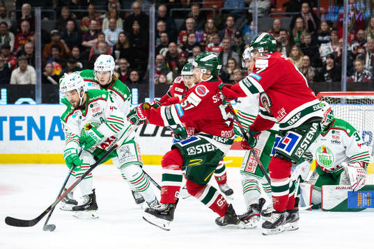 Rögles Craig Schira och Frölundas Mats Rosseli Olsen