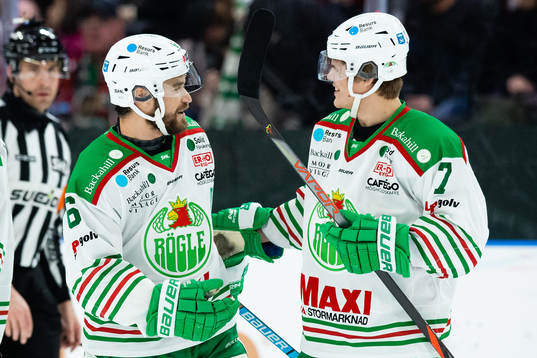 Rögles Craig Schira jublar med Erlend Lesund