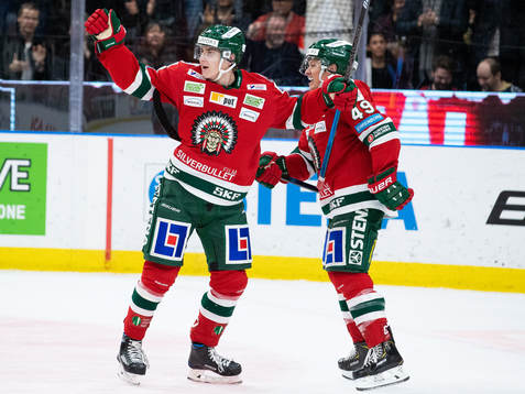 Frölundas Jacob Peterson jublar med Rhett Rakhshani