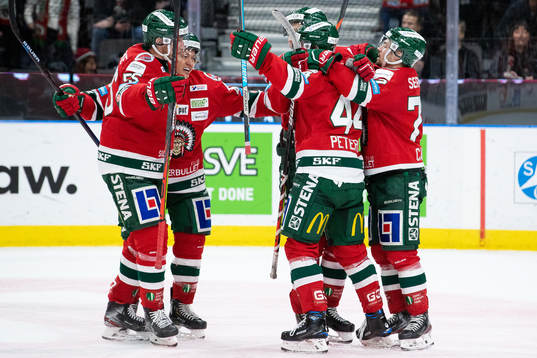 Frölundas Jacob Peterson jublar med lagkamrater