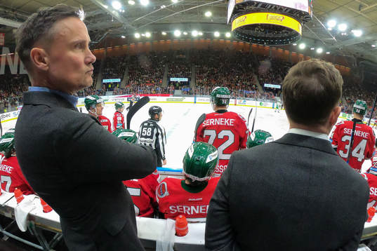 Frölundas tränare Roger Rönnberg och assisterande