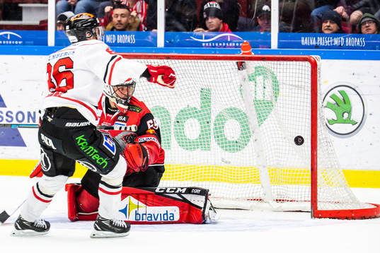 Örebros Mathias Bromé gör 1-1 bakom Malmö Redhawks