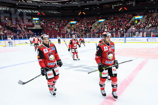 Malmö Redhawks Johan Olofsson och Konstantin Komarek deppar