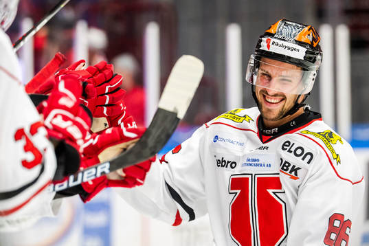 Örebros Mathias Bromé jublar